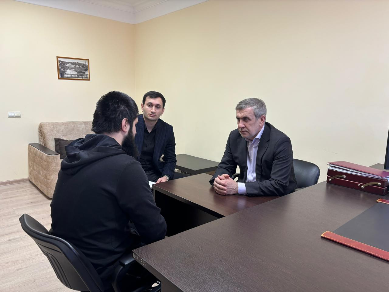 Запир Алхасов посетил заключенного в СИЗО
